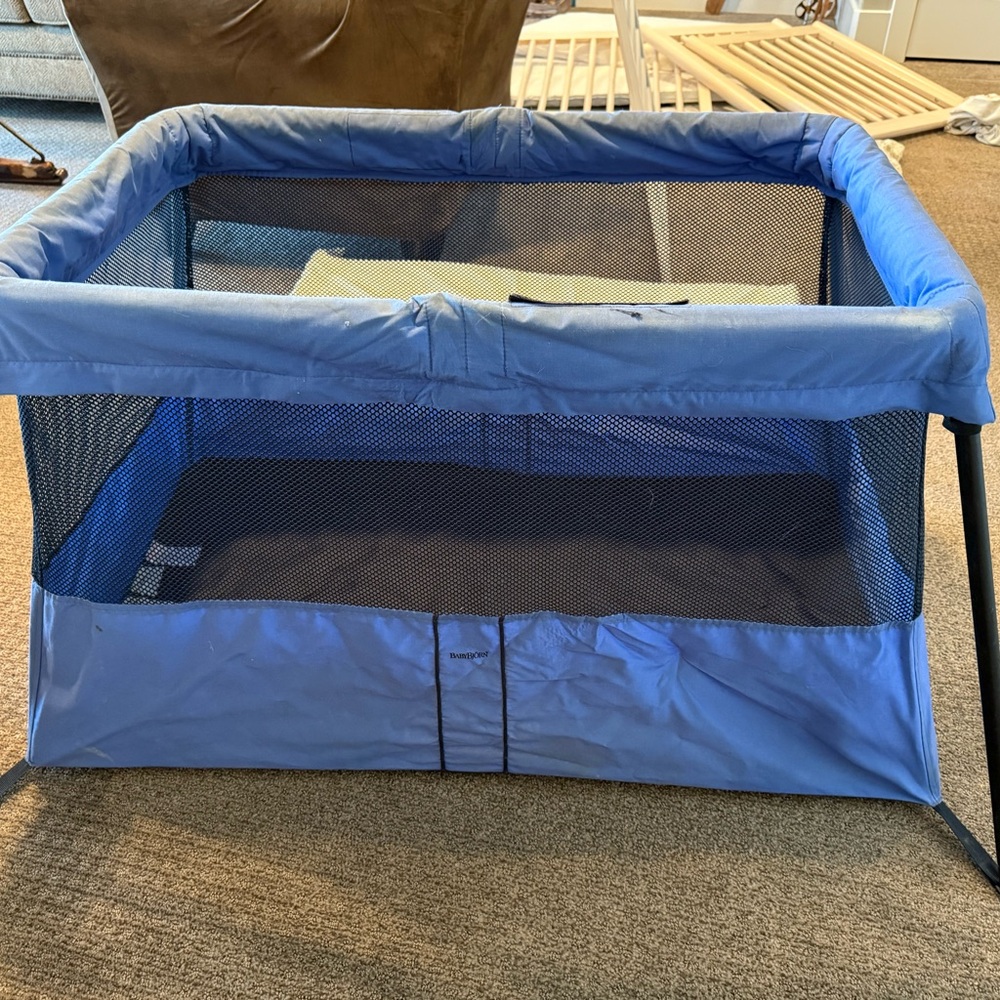 BabyBjorn Blue Travel Crib